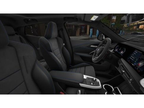 Used 2025 BMW X2 xDrive28i w/ Technology Package image 9