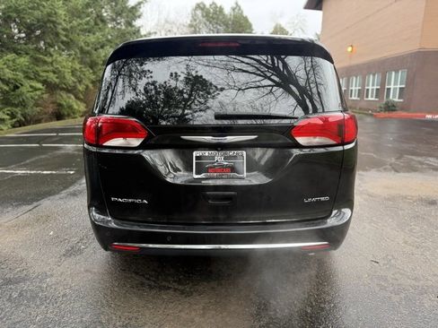 Used 2020 Chrysler Pacifica Limited image 6