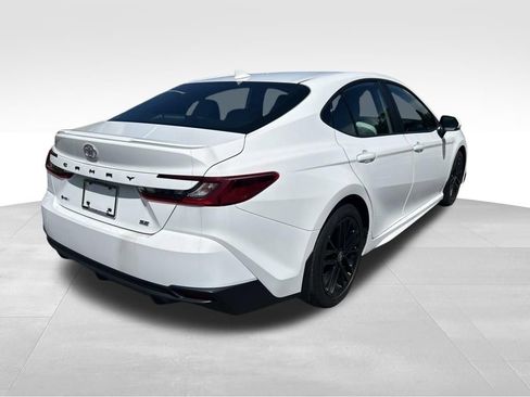 Used 2025 Toyota Camry SE w/ Convenience Package FWD image 5