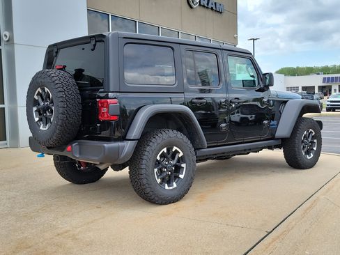 Used 2025 Jeep Wrangler Unlimited Rubicon 4xe w/ Convenience Group AWD/4WD image 4