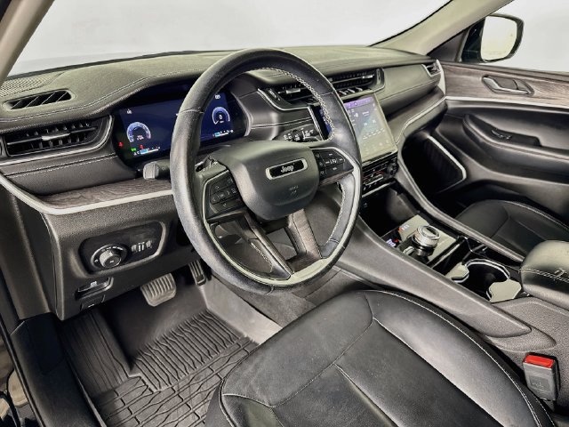 Used 2022 Jeep Grand Cherokee L Limited AWD/4WD image 13