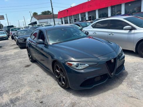 Used 2019 Alfa Romeo Giulia Ti Sport w/ Quick Order Package 22S Sport AWD/4WD image 2
