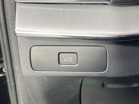 Used 2023 Volvo XC90 B5 Core w/ Protection Package Premier image 10