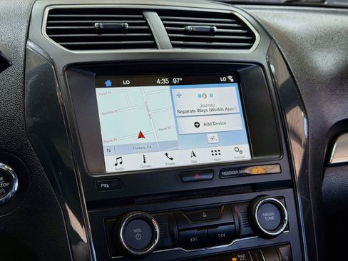Used 2018 Ford Explorer XLT w/ Equipment Group 202A FWD image 11
