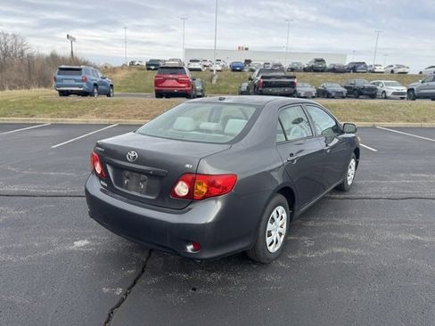 Used 2010 Toyota Corolla LE image 3