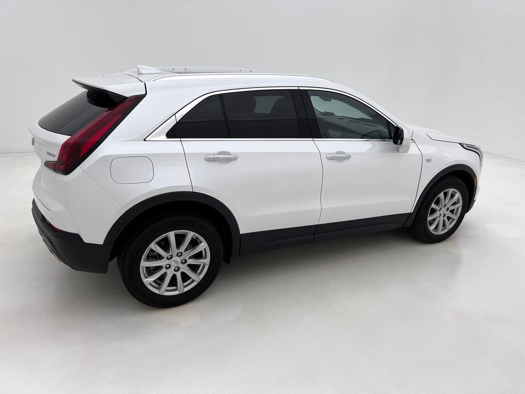 Used 2022 Cadillac XT4 Luxury w/ Cold Weather Package AWD/4WD image 6