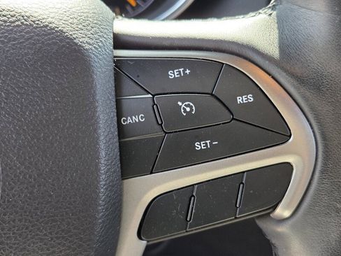 Used 2019 Jeep Grand Cherokee Altitude image 22