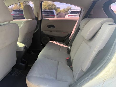 Used 2017 Honda HR-V LX image 8