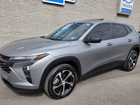 Used 2024 Chevrolet Trax RS w/ Sunroof Package image 3