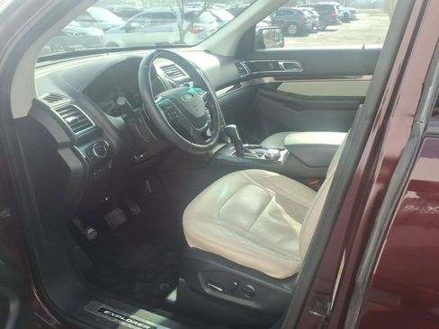 Used 2018 Ford Explorer Platinum image 12