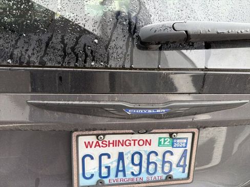 Used 2018 Chrysler Pacifica Limited w/ Tire & Wheel Group image 12