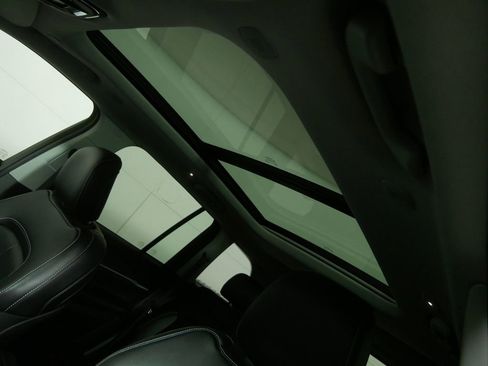 Used 2022 Jeep Grand Cherokee Limited 4xe image 12