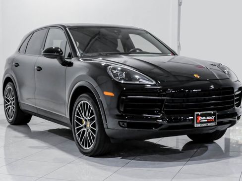 Used 2023 Porsche Cayenne image 3