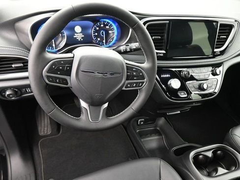 New 2026 Chrysler Pacifica Select image 40