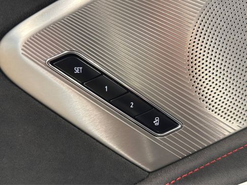 Used 2023 Chevrolet Corvette Stingray Premium Conv w/ Z51 Performance Package RWD image 18