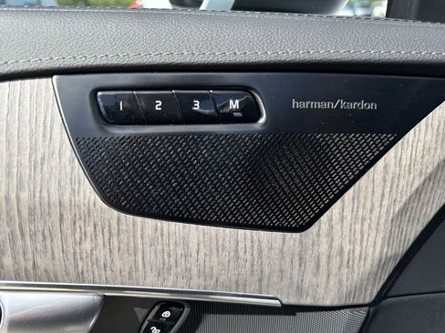 Used 2023 Volvo XC90 T8 Ultimate image 24