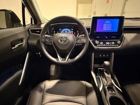 Used 2024 Toyota Corolla Cross XLE w/ Convenience Package FWD image 31