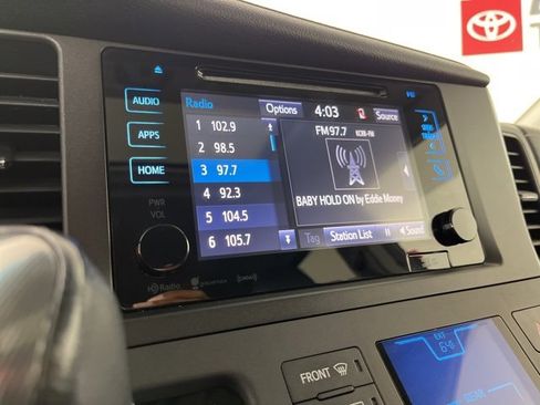 Used 2016 Toyota Sienna SE image 11