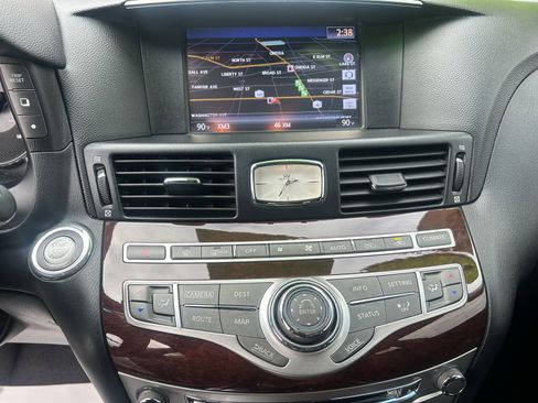 Used 2017 INFINITI Q70 3.7 image 20