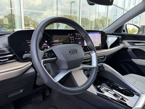 Certified 2025 Audi Q5 Premium w/ Convenience Package AWD/4WD image 4