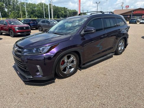 Used 2017 Toyota Highlander Limited AWD/4WD image 3
