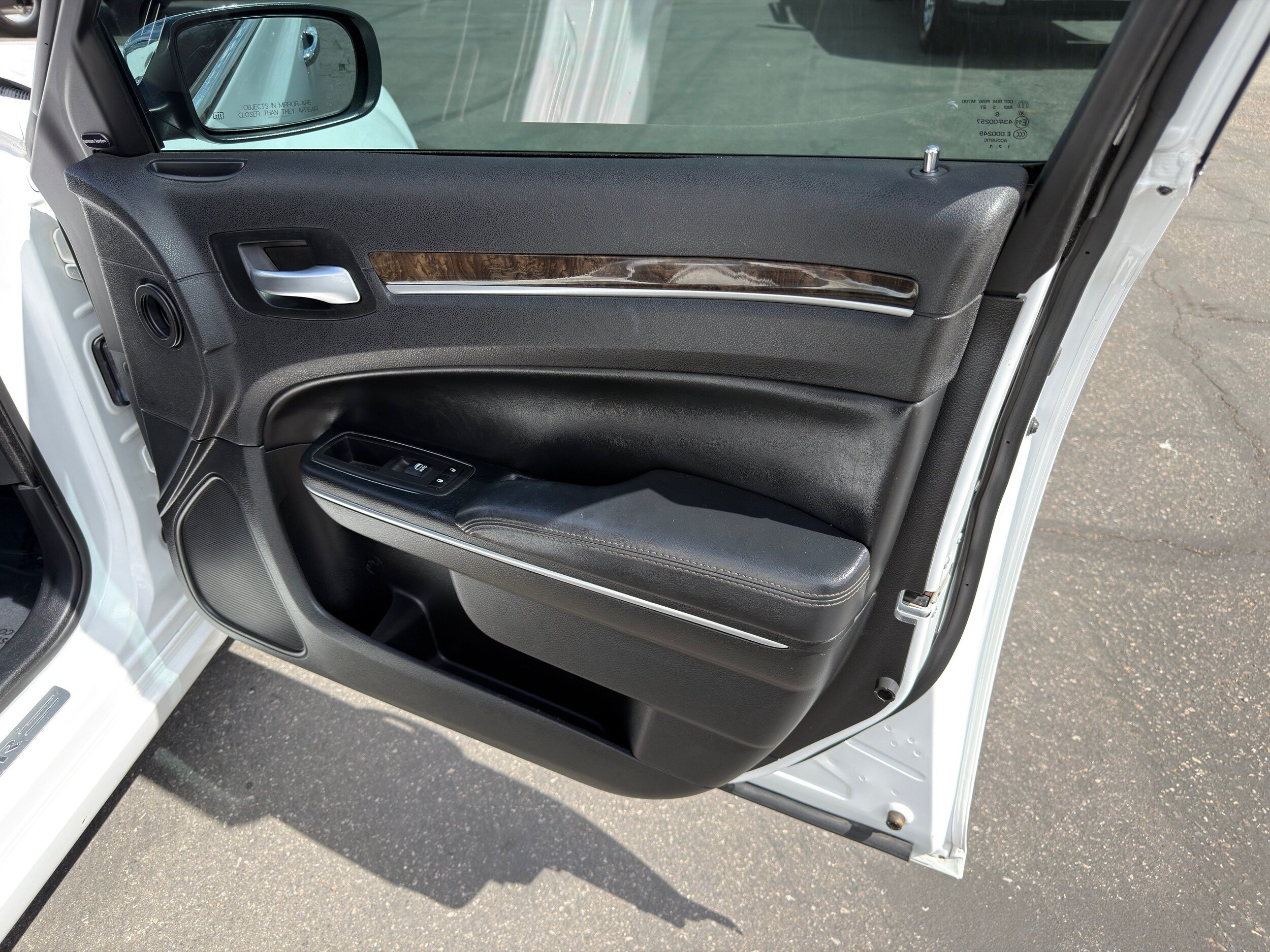 Used 2015 Chrysler 300 C w/ Harman/Kardon Audio Group RWD image 11