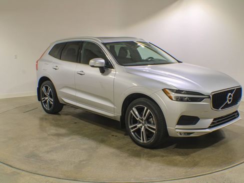 Used 2021 Volvo XC60 T5 Momentum w/ Premium Package AWD/4WD image 7