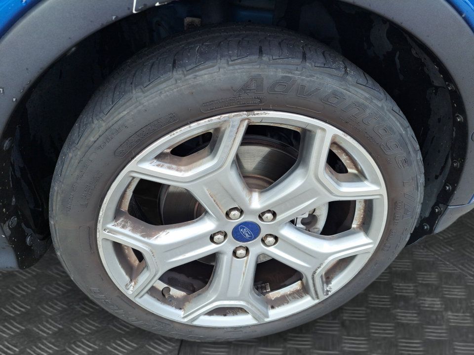 Used 2017 Ford Escape Titanium w/ Equipment Group 301A AWD/4WD image 19