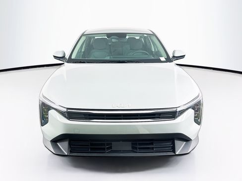 Used 2025 Kia K4 FWD image 2
