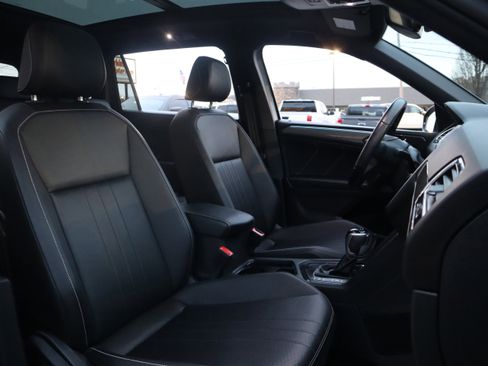 Used 2023 Volkswagen Tiguan SE R-Line image 32