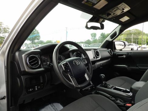 Used 2018 Toyota Tacoma TRD Off-Road image 13