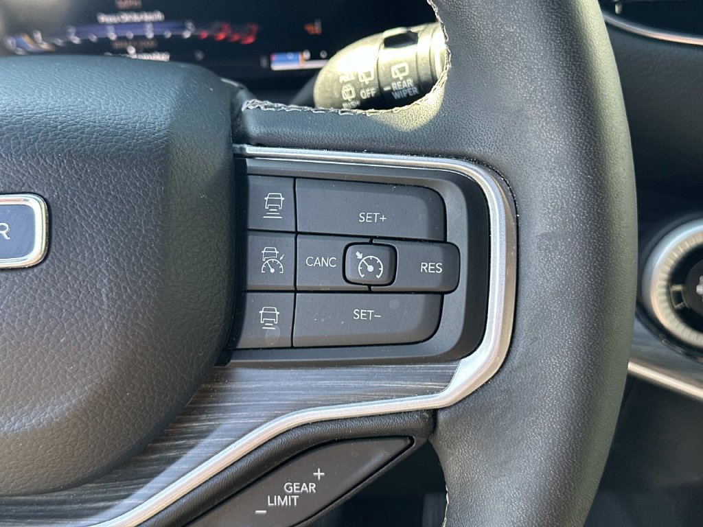 Used 2023 Jeep Wagoneer Series III w/ Convenience Group I AWD/4WD image 23