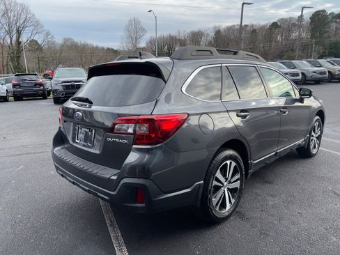 Used 2018 Subaru Outback 2.5i Limited image 3