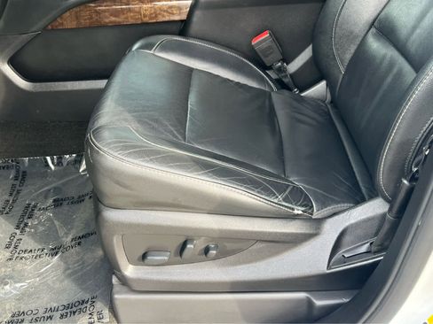 Used 2018 Chevrolet Suburban LT image 31