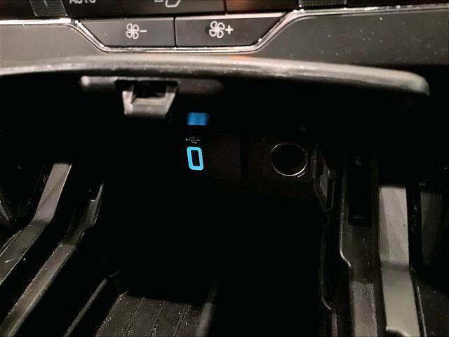 Used 2018 Ford Explorer XLT w/ Equipment Group 202A AWD/4WD image 33