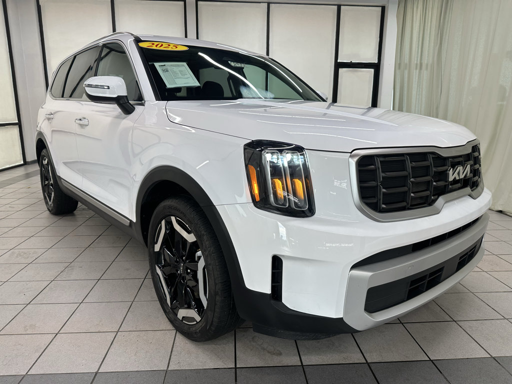 Used 2025 Kia Telluride S AWD/4WD image 2