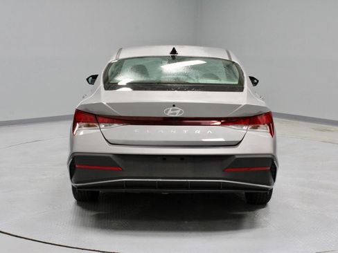 Used 2024 Hyundai Elantra SEL FWD image 11