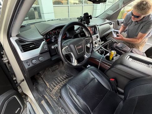 Used 2017 GMC Yukon XL SLT AWD/4WD image 7