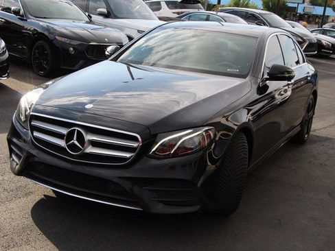 Used 2017 Mercedes-Benz E 300 4MATIC image 4