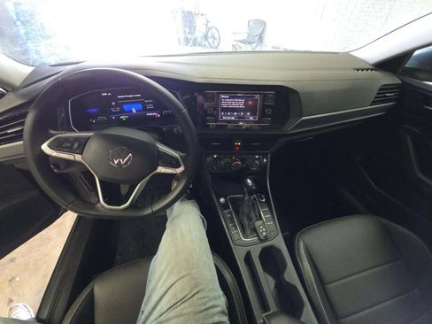 Used 2024 Volkswagen Jetta SE w/ Panoramic Sunroof Package FWD image 10