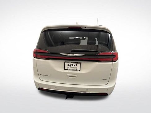 Used 2021 Chrysler Pacifica Touring-L w/ Uconnect Theater Family Group AWD/4WD image 6