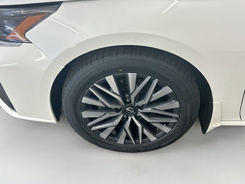 Used 2023 Nissan Altima 2.5 SV FWD image 11