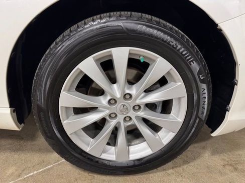 Used 2015 Toyota Venza LE AWD/4WD image 33