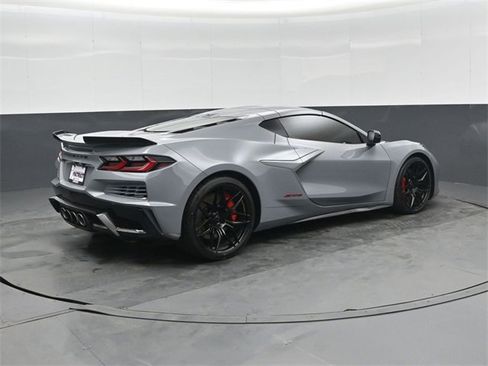 Used 2024 Chevrolet Corvette Z06 image 3