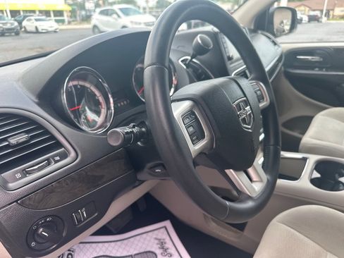 Used 2014 Dodge Grand Caravan SXT w/ UConnect Hands-Free Group FWD image 21