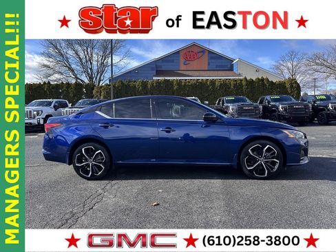 Used 2024 Nissan Altima 2.5 SR w/ SR Premium Package image 3