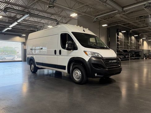 Used 2026 RAM ProMaster 2500 w/ Convenience Group FWD image 3