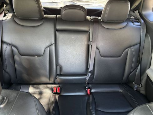 Used 2025 Jeep Compass Limited image 33