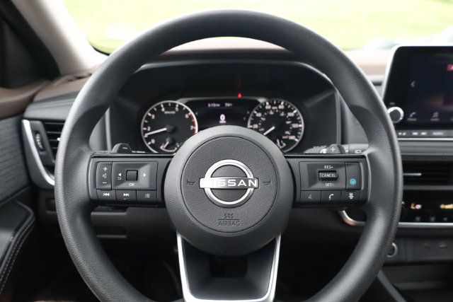 Used 2023 Nissan Rogue SV AWD/4WD image 16