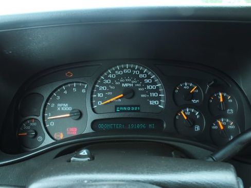 Used 2003 Chevrolet Avalanche 4x4 w/ Suspension Package, Off-Road image 23